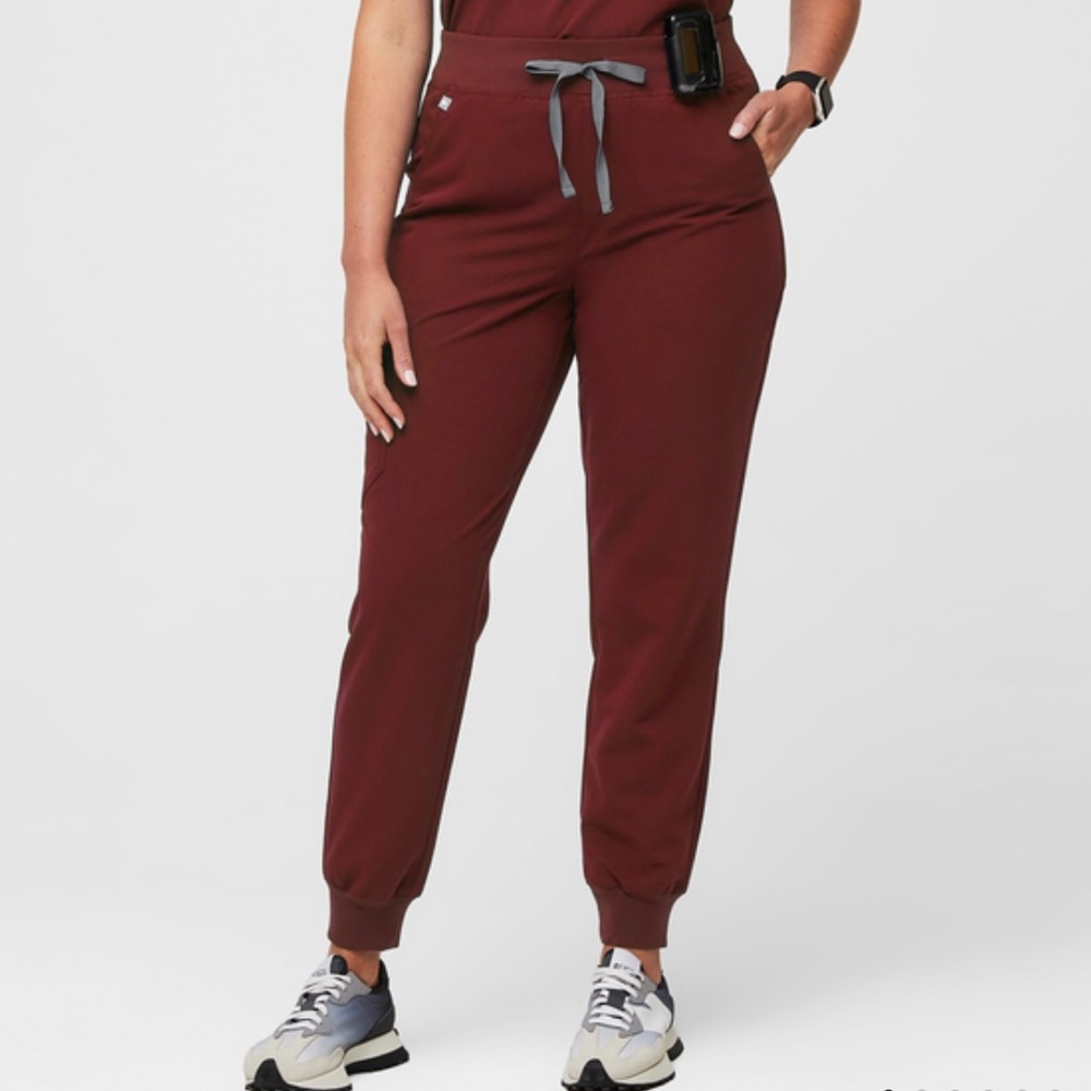 FIGS high-waisted Zamora Jogger Scrub Pant- burgundy